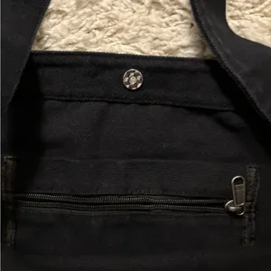 Minimalist Black Shoulder Bag with Crescent Shape thumbnail 6