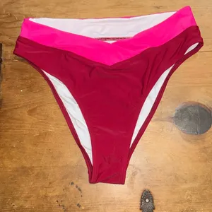 Woman’s Cupshe Color Block Pink and Red Bikini Bottoms Size Large thumbnail 2