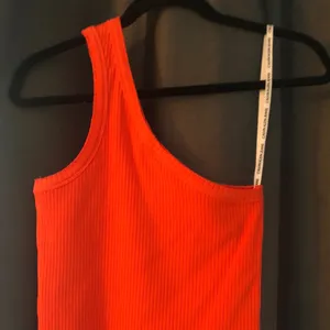 🆕 Calvin Klein Jeans
One-Shoulder Tank Top thumbnail 4