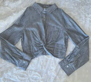 Vestique Collard Button Down Crop Top thumbnail 2