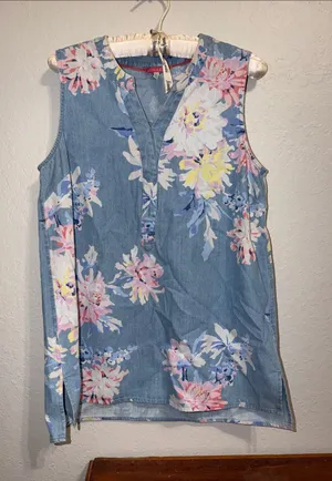 Vintage style floral denim v neck sleeveless top thumbnail 1