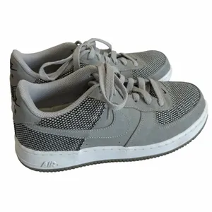 Nike Air Force 1 Premium GS Cool Grey Wolf Grey Sneakers Youth 6Y / Women’s 7.5 thumbnail 2