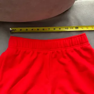 Alo Yoga Accolade Short Bright Red XS thumbnail 4