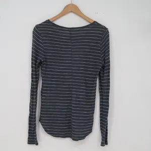 Banana Republic Tee Womens XS Malibu Navy Blue Striped Long Sleeve Excellent thumbnail 4