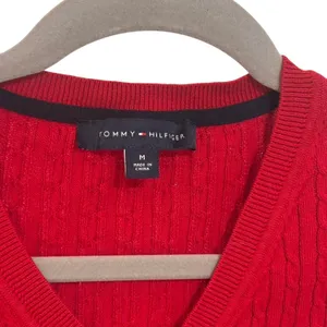 Tommy Hilfiger Red Cable Knit V-Neck Sweater Women’s Medium Classic Cotton thumbnail 4