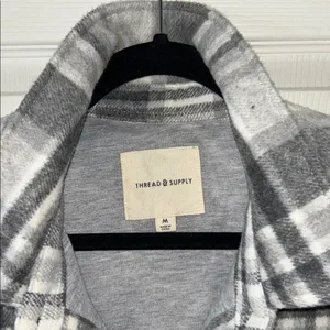Thread & Supply Womens Gray Button Down‎ Plaid Shacket Size Med Flannel Fall thumbnail 4