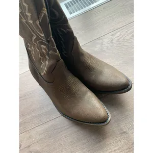 Me Too Brown faux leather cowboy boots women’s size 6 rubber heel and sole western boot thumbnail 2