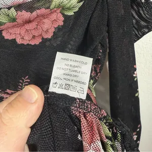 Superdown Revolve Women’s Scarlett Puff Sleeve Floral Mesh Top Black/Pink M thumbnail 9