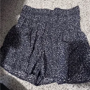 Free People Shorts Womens Medium Gray‎ Black Leopard Print Movement The Way Home thumbnail 1