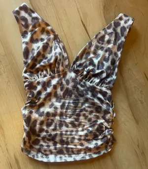 SheIn Leopard animal Print Halter Crop Top size XS Y2K Mob Wives thumbnail 1