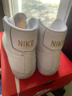 White Nike high tops  thumbnail 2