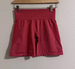 NVGTN High-Waist Women's Bike Shorts in Rose Red thumbnail 1