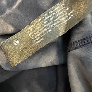 Lululemon crop shirt like new in size 4 it is new without tags thumbnail 4
