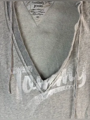 Tommy Hilfiger Jeans S Light Gray V-Neck Hoodie with Floral Patch thumbnail 5