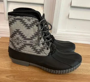 Simply Southern Gray And Black Aztec Print Duck Boot Size 7‎ thumbnail 1