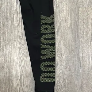 OLD NAVY Women’s ACTIVE Black Workout Running Leggings "Do Work" Pants Size S thumbnail 2
