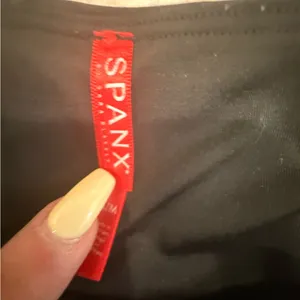 Spanx Moto Faux Leather Black Leggings Pants, size M EUC! thumbnail 9