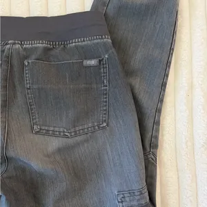 FIGS Heather Gray Technical Joggers thumbnail 7