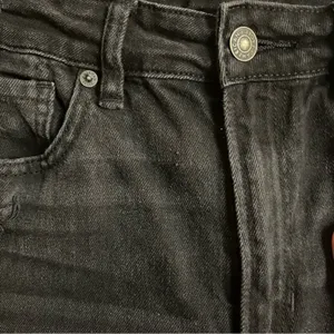 American Eagle Black Distressed‎ Mom Jeans Size 4 thumbnail 4