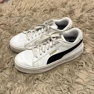 Puma sneakers size 8.5 thumbnail 3