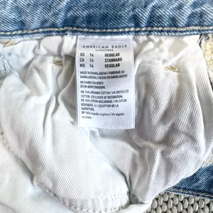 American Eagle x The Jeans Redesign Mom Jean in Washed Blue Size 14 thumbnail 11