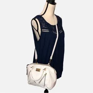 Juicy Couture Crossbody Bag White Pebbled Convertable Adjustable Gold Zip Top thumbnail 2