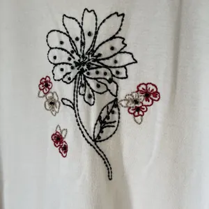 T & Company Vintage Embroidered T-Shirt Top Floral Print 100% Cotton Size Medium thumbnail 7