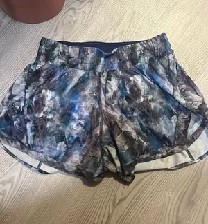 Lululemon shorts thumbnail 1
