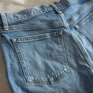 Abercrombie & Fitch High Rise “The Mom Short” thumbnail 6