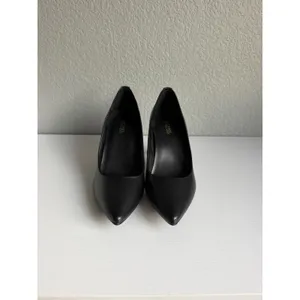 Michael Kors Alina Flex Leather Pumps Women's 7M Black Pointed Toe Heels thumbnail 7