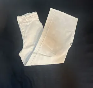 Zara High-Waisted Wide-Leg Raw Hem Jeans in Cream thumbnail 10