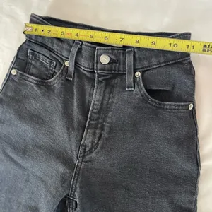 Levis High Waisted Mom Jeans Black Washed Distressed Women's Size 24 thumbnail 6