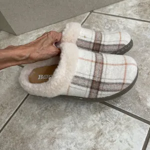 Born Womens Plaid Wool Blend Faux Fur size 8 Slippers Cream Tan Brown Mules thumbnail 4