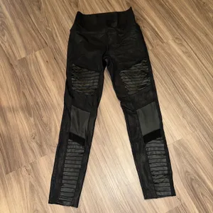 ALO Yoga Moto Leggings High Waist‎ Black Moto Panel Detail Athleisure Small thumbnail 4