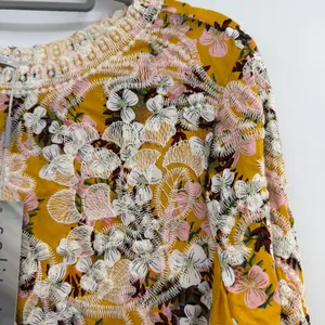 Solitaire Ravi Khosla Embroidered Tunic Womens L Mustard Boho Floral NWT thumbnail 2