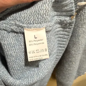 Women’s Large Oversized Cozy Blue Sweater with White Accents thumbnail 2