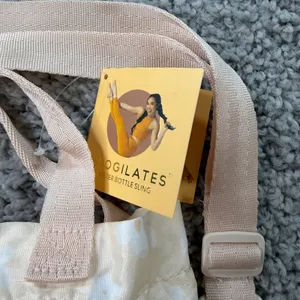 Blogilates Water Bottle Sling Peach Floral Insulated Crossbody Bag NWT thumbnail 3