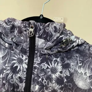 Lululemon‎ Bring Back The Track Jacket floral size 8 thumbnail 4