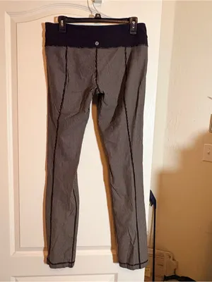 Lululemon Skinny Groove Pant. Great condition vintage thumbnail 3
