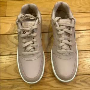 Nike Women's Ebernon Low Size 7.5 Sneakers in Dusty Pink New Without Tags thumbnail 3