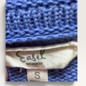 Easel Los Angeles Blue Oversized Distressed Knit Sweater Pocket Top Small thumbnail 5