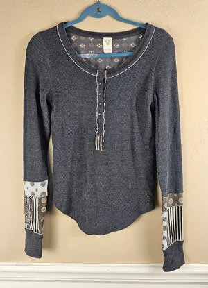 We The Free People‎ Womens Gray Long Sleeve Railroad Henley Shirt Medium thumbnail 1