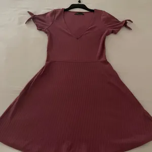 Abercrombie & Fitch Dark Pink A-Line Mini Dress V-Neck Short Sleeve Casual thumbnail 2