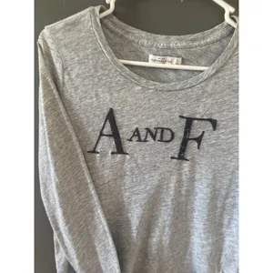 Abercrombie & Fitch Gray Long Sleeve Graphic‎ Tee Scoop Neck Curved Hem Small thumbnail 2