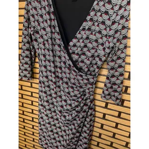 White House‎ Black Market Red And Black Wrap Style Dress Size 8 thumbnail 3