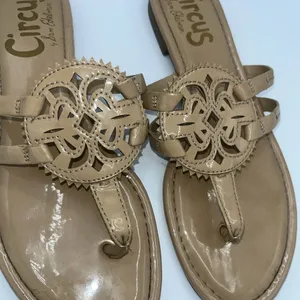 Circus by Sam Edelman Women's Canyon Flat Sandal Patent Leather Size 9 M Beige thumbnail 2