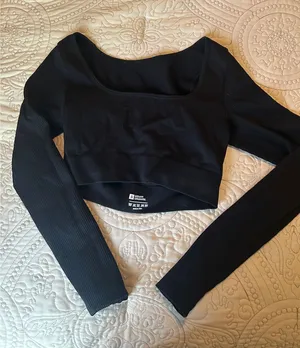 Amazon Black workout long sleeve top thumbnail 1