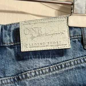 One Teaspoon High Waist Legend Distressed Frayed Mom Shorts Y2K Indie Sleaze 22 thumbnail 4