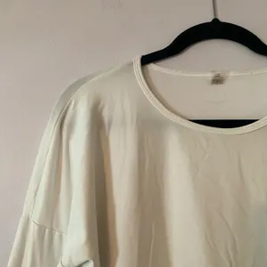 Beyond Yoga White Cropped Long Sleeve Shirt Athletic Loungewear Women size Small thumbnail 3