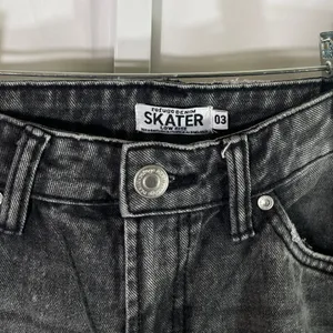 Skater Refuge Denim Low Rise Wide Leg Distressed Jeans - Women Size 03 - Black thumbnail 2